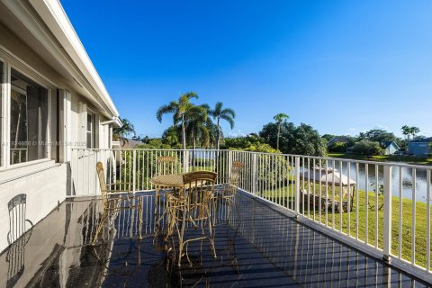 House in Pembroke Pines, Florida 4 bedrooms, 300.35 sq.m. № 1806482 - photo 23