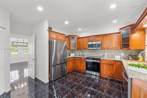 House in Pembroke Pines, Florida 4 bedrooms, 300.35 sq.m. № 1806482 - photo 19