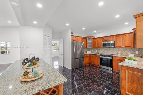 House in Pembroke Pines, Florida 4 bedrooms, 300.35 sq.m. № 1806482 - photo 18