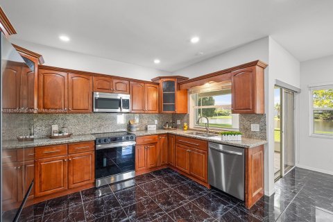 House in Pembroke Pines, Florida 4 bedrooms, 300.35 sq.m. № 1806482 - photo 20