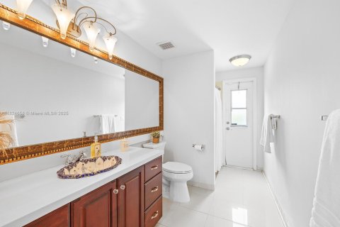 House in Pembroke Pines, Florida 4 bedrooms, 300.35 sq.m. № 1806482 - photo 16