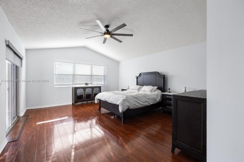 House in Pembroke Pines, Florida 4 bedrooms, 300.35 sq.m. № 1806482 - photo 21