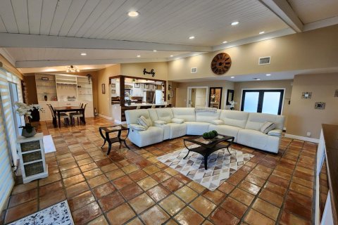 House in Tamarac, Florida 4 bedrooms, 248.23 sq.m. № 2179314 - photo 5