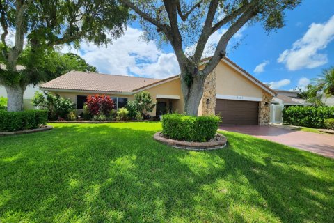 House in Tamarac, Florida 4 bedrooms, 248.23 sq.m. № 2179314