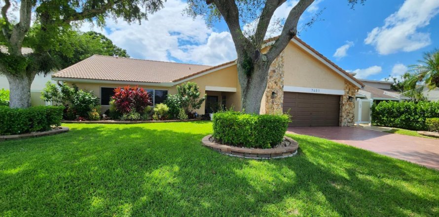 House in Tamarac, Florida 4 bedrooms, 248.23 sq.m. № 2179314