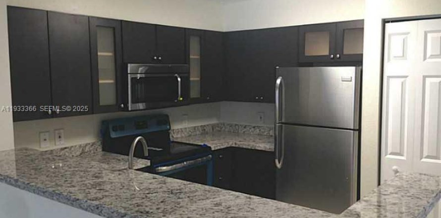 Apartamento en Doral, Florida 3 dormitorios, 109.35 m2 № 2152472