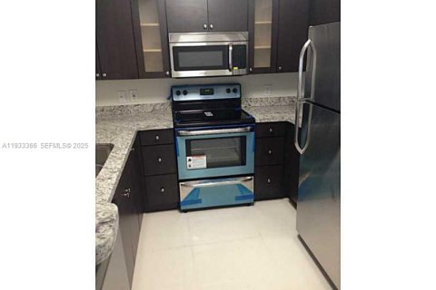 Apartamento en alquiler en Doral, Florida, 3 dormitorios, 109.35 m2 № 2152472 - foto 3