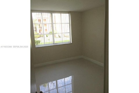 Apartamento en alquiler en Doral, Florida, 3 dormitorios, 109.35 m2 № 2152472 - foto 11