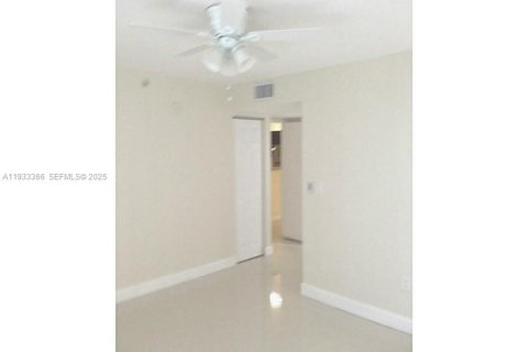 Apartamento en alquiler en Doral, Florida, 3 dormitorios, 109.35 m2 № 2152472 - foto 8