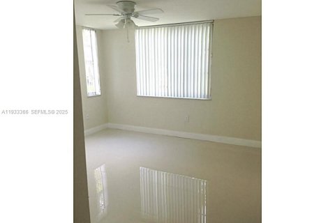Apartamento en alquiler en Doral, Florida, 3 dormitorios, 109.35 m2 № 2152472 - foto 7