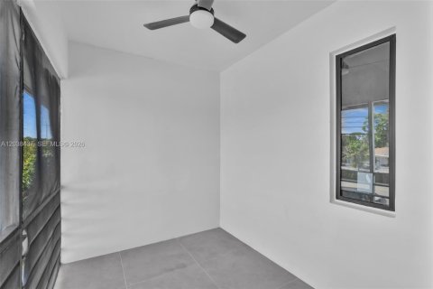 House in Wilton Manors, Florida 3 bedrooms, 85.19 sq.m. № 2271074 - photo 16
