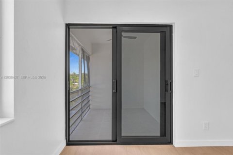 House in Wilton Manors, Florida 3 bedrooms, 85.19 sq.m. № 2271074 - photo 15