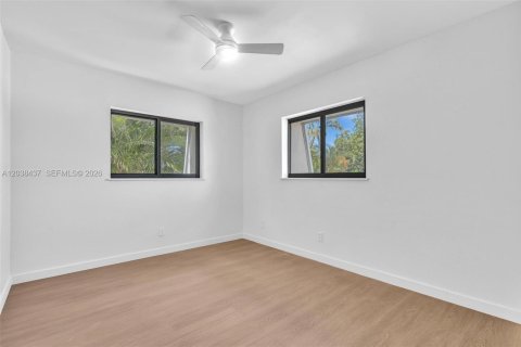 House in Wilton Manors, Florida 3 bedrooms, 85.19 sq.m. № 2271074 - photo 23