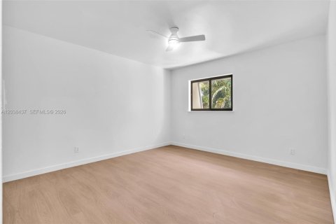 House in Wilton Manors, Florida 3 bedrooms, 85.19 sq.m. № 2271074 - photo 11
