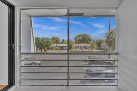 House in Wilton Manors, Florida 3 bedrooms, 85.19 sq.m. № 2271074 - photo 18