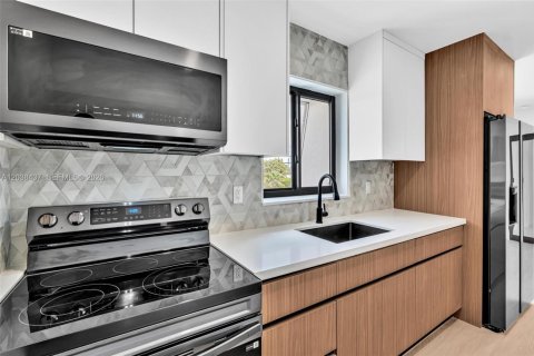 House in Wilton Manors, Florida 3 bedrooms, 85.19 sq.m. № 2271074 - photo 9