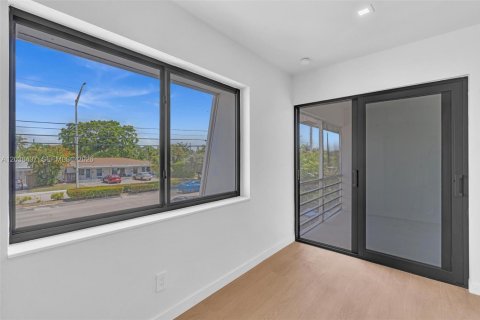 House in Wilton Manors, Florida 3 bedrooms, 85.19 sq.m. № 2271074 - photo 14