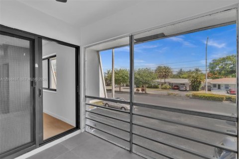 House in Wilton Manors, Florida 3 bedrooms, 85.19 sq.m. № 2271074 - photo 17
