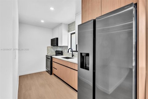 House in Wilton Manors, Florida 3 bedrooms, 85.19 sq.m. № 2271074 - photo 8