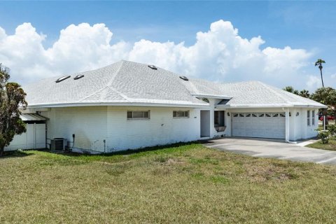 Villa ou maison à vendre à Daytona Beach, Floride: 4 chambres, 333.61 m2 № 2091765 - photo 4