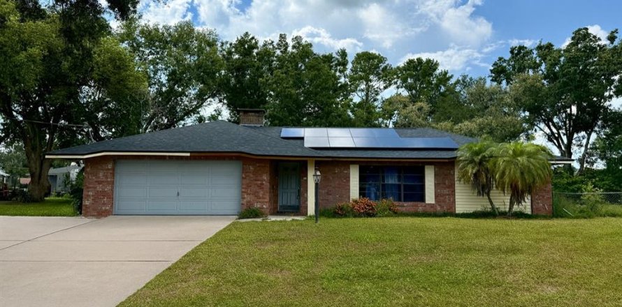 House in Auburndale, Florida 4 bedrooms, 193.7 sq.m. № 1885557