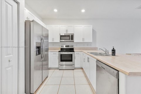 Touwnhouse à louer à Miami, Floride: 3 chambres, 147.44 m2 № 1939132 - photo 10