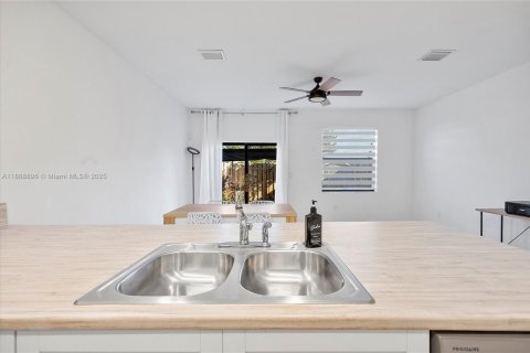 Touwnhouse à louer à Miami, Floride: 3 chambres, 147.44 m2 № 1939132 - photo 16