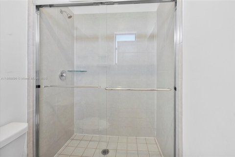 Touwnhouse à louer à Miami, Floride: 3 chambres, 147.44 m2 № 1939132 - photo 24