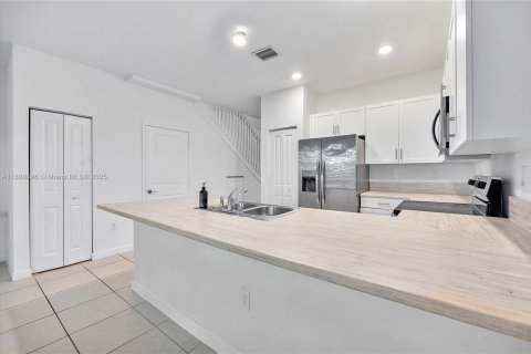 Touwnhouse à louer à Miami, Floride: 3 chambres, 147.44 m2 № 1939132 - photo 8