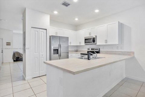 Touwnhouse à louer à Miami, Floride: 3 chambres, 147.44 m2 № 1939132 - photo 14