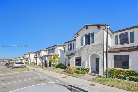Touwnhouse à louer à Miami, Floride: 3 chambres, 147.44 m2 № 1939132 - photo 5