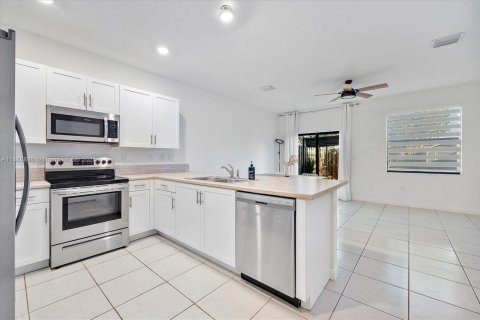 Touwnhouse à louer à Miami, Floride: 3 chambres, 147.44 m2 № 1939132 - photo 13