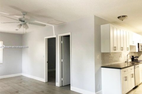 Casa en alquiler en Fort Lauderdale, Florida, 3 dormitorios № 1995187 - foto 6