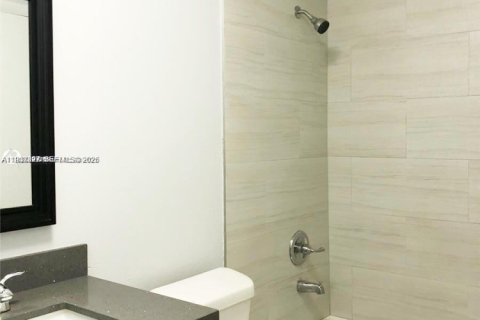 Casa en alquiler en Fort Lauderdale, Florida, 3 dormitorios № 1995187 - foto 12