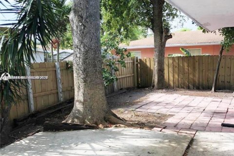 Casa en alquiler en Fort Lauderdale, Florida, 3 dormitorios № 1995187 - foto 19