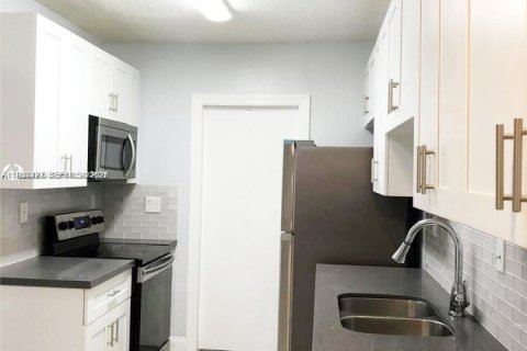 Casa en alquiler en Fort Lauderdale, Florida, 3 dormitorios № 1995187 - foto 14