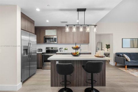 Condominio en venta en Hollywood, Florida, 1 dormitorio, 72.19 m2 № 1135267 - foto 1