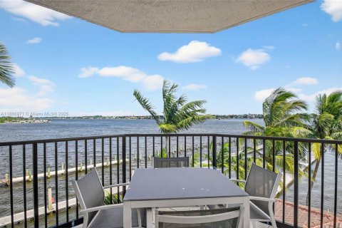 Condominio en venta en Boynton Beach, Florida, 3 dormitorios, 190.08 m2 № 1933762 - foto 2