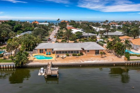 Land in Belleair Beach, Florida № 1400661 - photo 13