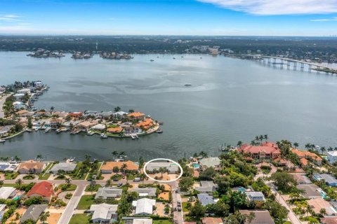 Land in Belleair Beach, Florida № 1400661 - photo 1