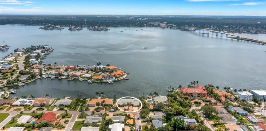 Land in Belleair Beach, Florida № 1400661