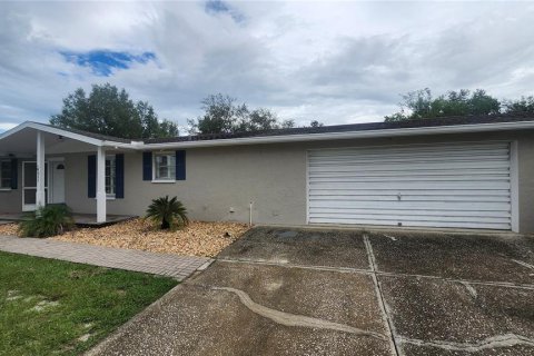 House in Spring Hill, Florida 3 bedrooms, 114.46 sq.m. № 1914261 - photo 1