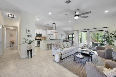 Casa en venta en Cape Coral, Florida, 4 dormitorios, 197.97 m2 № 2427586 - foto 3