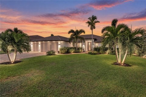 Casa en Cape Coral, Florida 4 dormitorios, 197.97 m2 № 2427586