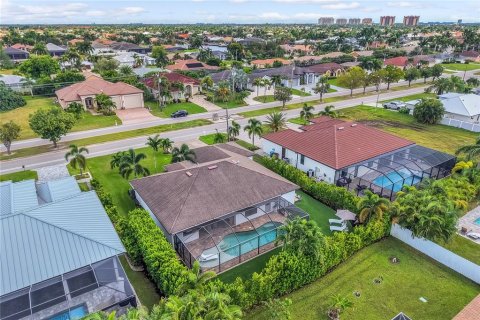 Casa en venta en Cape Coral, Florida, 4 dormitorios, 197.97 m2 № 2427586 - foto 11