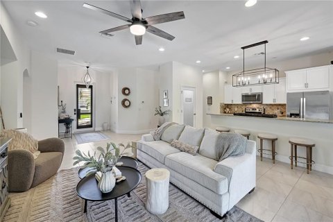 Casa en venta en Cape Coral, Florida, 4 dormitorios, 197.97 m2 № 2427586 - foto 16
