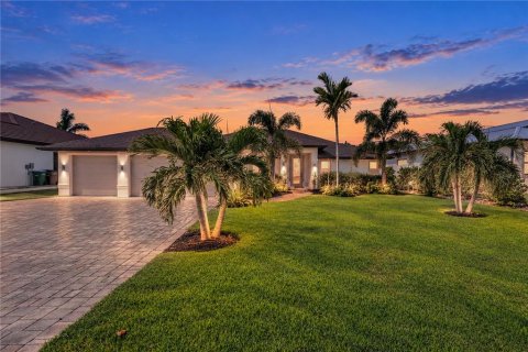 Casa en venta en Cape Coral, Florida, 4 dormitorios, 197.97 m2 № 2427586 - foto 13