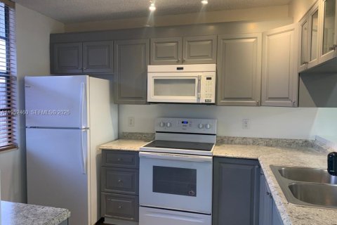 Condo in Davie, Florida, 3 bedrooms  № 2006678 - photo 2