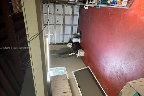 House in Coral Gables, Florida 3 bedrooms, 136.94 sq.m. № 1694791 - photo 3