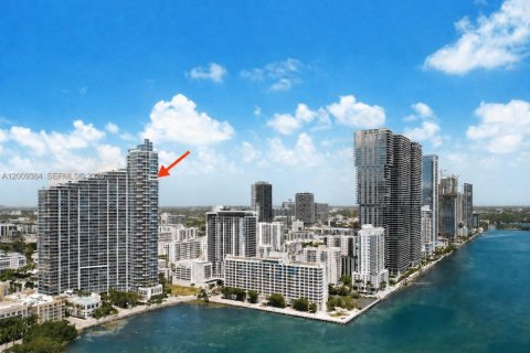 Condo in Miami, Florida, 4 bedrooms № 2073318 - photo 25